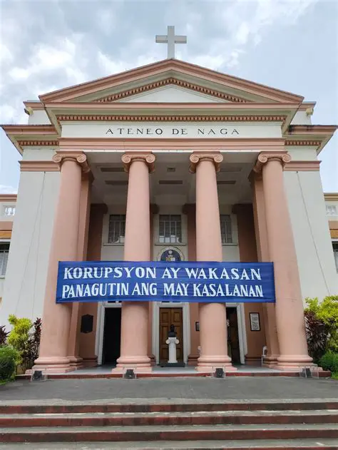 Ang Mga Anino ng Kasaysayan