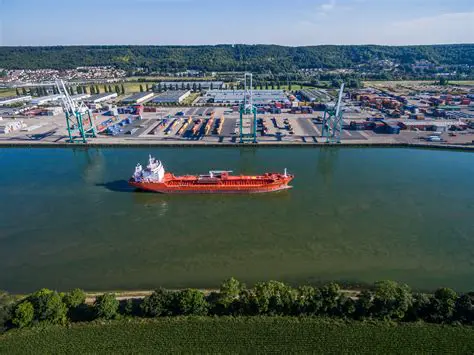 L'Axe Stratégique Caen – Rouen : Un Cœur Historique et Économique de la Normandie