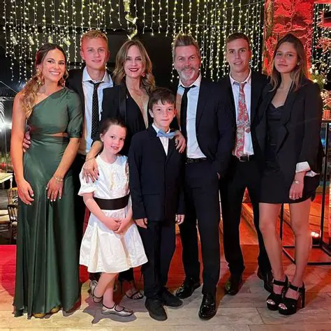 Cecilia Bolocco: Un Ícono Chileno de Belleza, Talento y Resiliencia en el Ojo Público