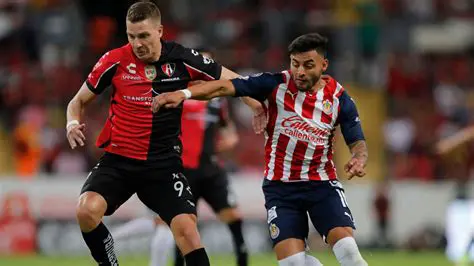 Chivas vs Atlas: El Clásico Tapatío que Paraliza Guadalajara | Análisis, Pronóstico y la Pasión Futbolística
