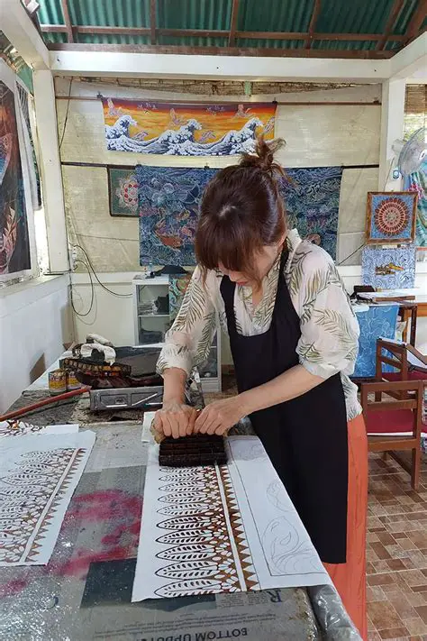 Inienke Plas: Bridging Cultures Through Indonesian Batik Artistry