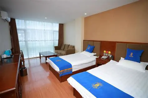 《间谍之桥》：冷战背景下的勇气与正义