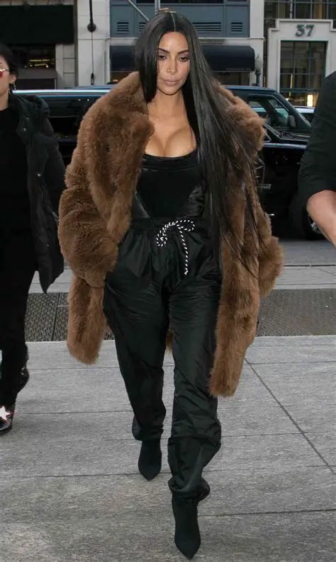 Kim Kardashian: L'Impératrice des Médias, du Business et de l'Influence Moderne