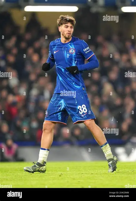 Marc Guiu: Van La Masia naar Stamford Bridge – Een Nieuwe Ster Aan de Horizon?