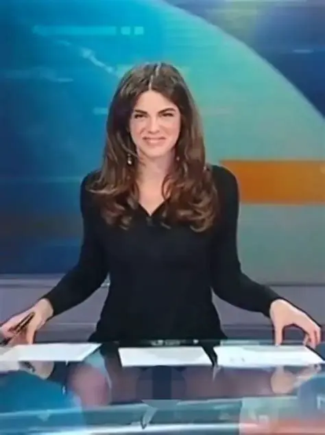 News Anchor's Wardrobe Malfunction: A Live TV Eyeful