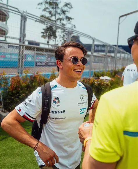 Nyck de Vries: A Dutch Driver's Deep Indonesian Roots and Motorsport Ascent