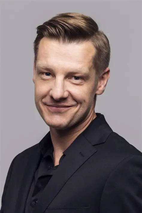 Rafał Mroczek: Od Telewizyjnych Początków po Sukcesy na Dużym Ekranie - Biografia i Kariera