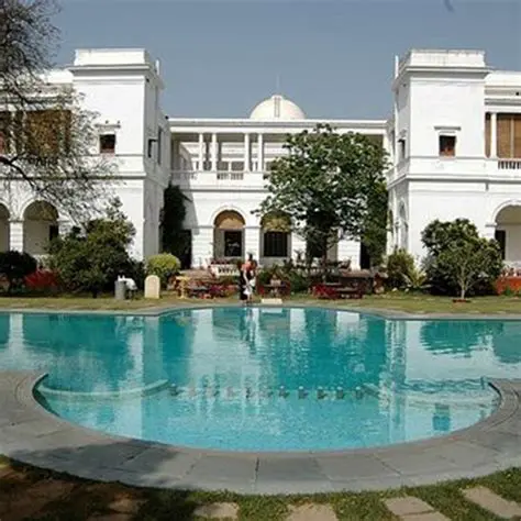 Unveiling the Opulence: A Look at the Estimated Price of Saif Ali Khan's Luxurious Abode