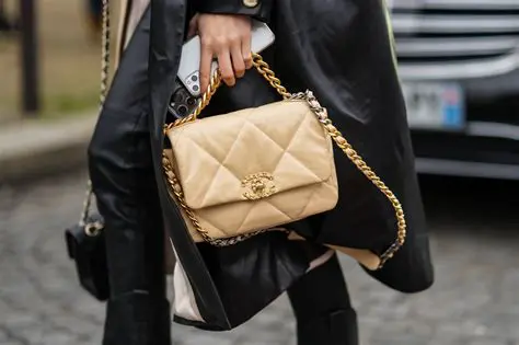 Zaman Chanel 19: The Modern Icon Redefining Luxury Handbags and Its Enduring Appeal